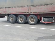 Машины дальнобойщиков остановили.
