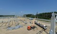 Строительные работы идут полным ходом.
