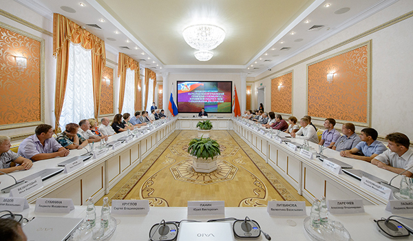 Встреча с представителями отрасли прошла накануне Дня строителя.