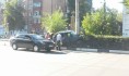 На улице Кольцовской столкнулись ВАЗ и иномарка.