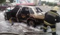 Автомобиль сгорел на середине дороги.ф