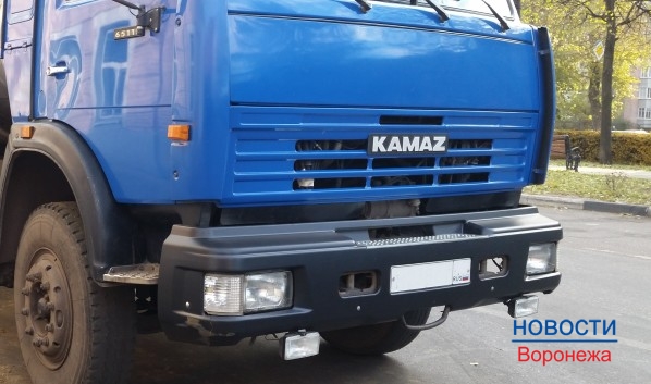 Легковушка врезалась в «КамАЗ».