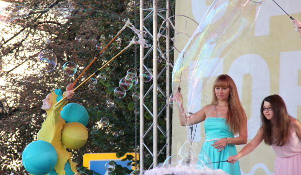 Шоу мыльных пузырей в Воронеже.