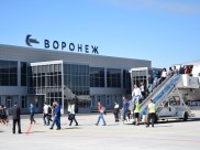 Из прилетевшего самолета легко дойти до зала выдачи багажа пешком.
