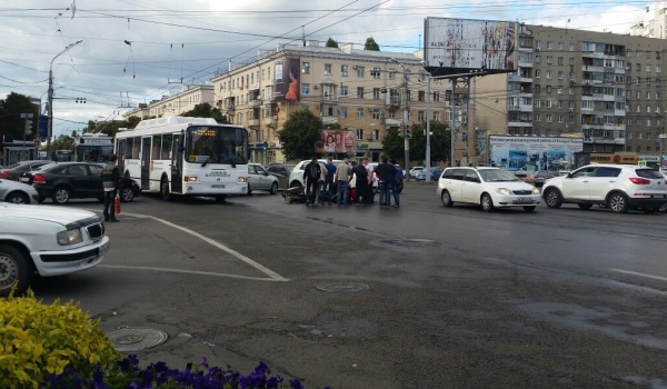 ДТП случилось на перекрестке Плехановской и Кольцовской.
