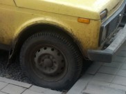 Машину вскрыли ножницами.