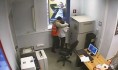 Чтобы напугать сотрудниц в офис забросили ворону.
