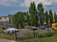 Около домов демонтировали незаконную стоянку.