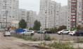 Незаконную стоянку вновь огородили сеткой.