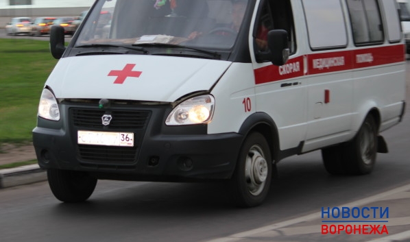 Пассажиров и водителя одной из иномарок доставили в больницу.