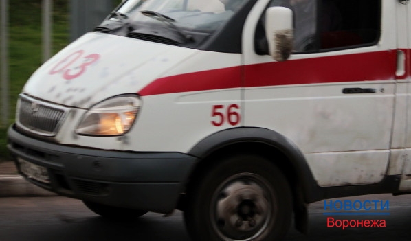 Молодой человек погиб до приезда медиков, а еще двоих пострадавших доставили в больницу.