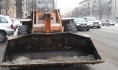 Улицы города расчищала техника.