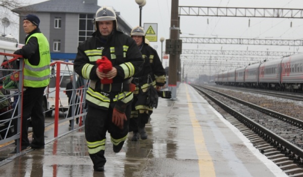 На станции «Придача» спасали пассажиров, пострадавших при сходе вагона поезда.