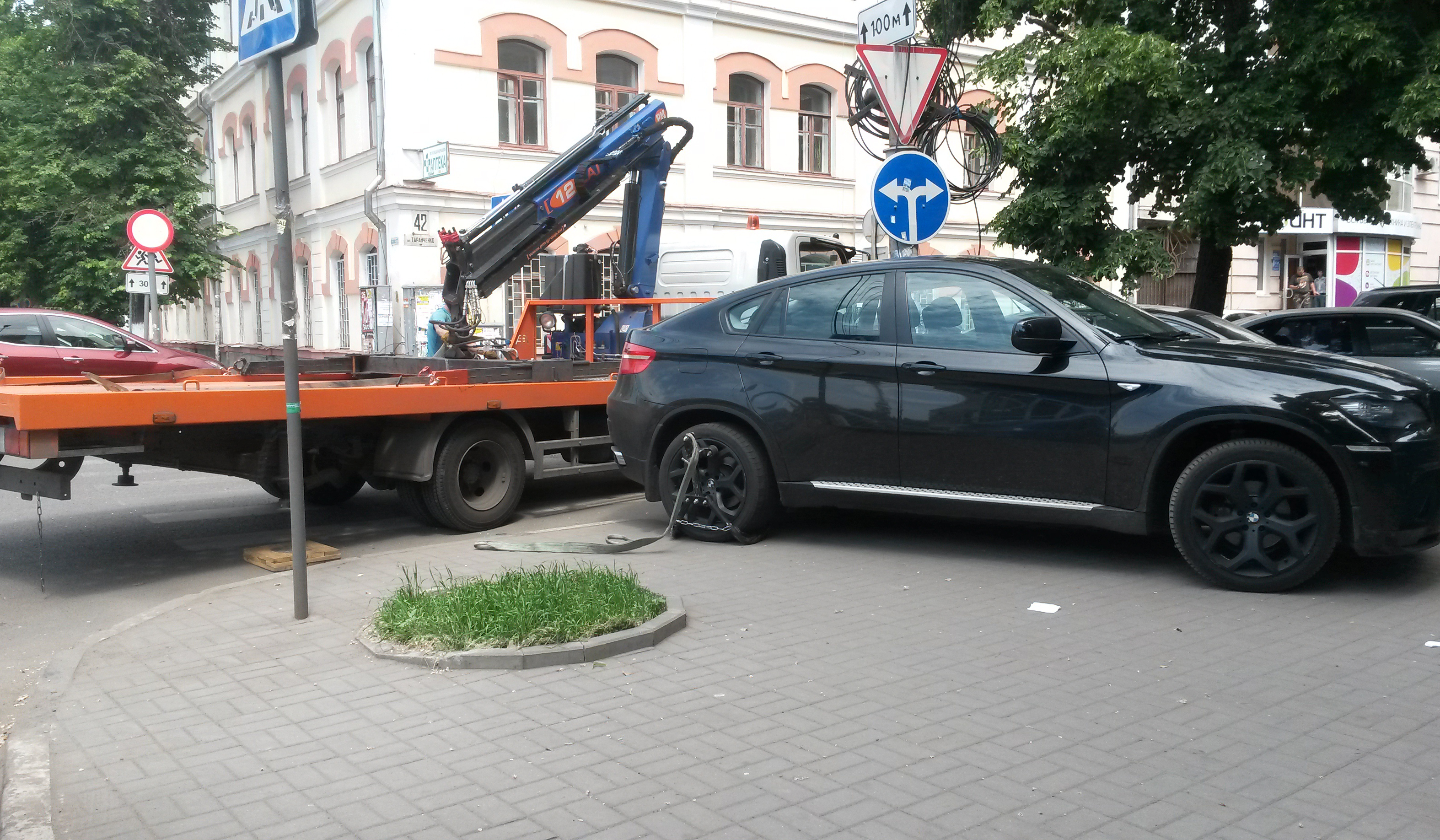 Эвакуаторы до Нового года не будут увозить машины-нарушители с улиц Воронежа