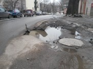 Часть средств ушла на ремонт городских дорог.
