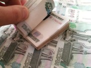 Адвокат пытался дать взятку следователю.