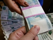 Доверчивые женщины сами отдавали ему деньги.