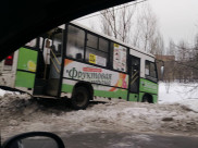 Маршрутка вылетела в кювет.