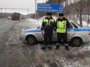 Инспекторы помогли водителям и пассажирам автобусов.