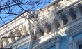 Сосульки на крыше библиотеки.