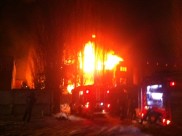 На месте возгорания работают 16 расчетов.