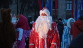 В новогоднюю ночь в 5-градусный мороз воронежцев на площади Ленина ждет Дед Мороз.