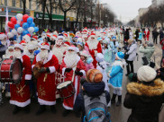 Парад Дедов Морозов и Снегурочек в Воронеже.