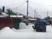 Мужчина уезжал на скорости, теряя по пути сосны.