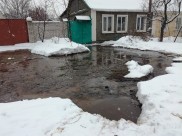 Вода затапливает улицу в Воронеже.
