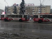 Троллейбусы остановились.