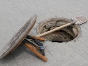 С улиц пропадают люки.