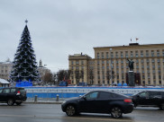 На площадь Ленина привезли контейнеры.