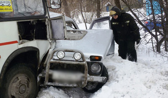 В аварии пострадали два человека.