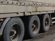 Мужчина угнал грузовик и попал на нем в аварию.