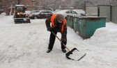 Как в снегопад расчищают дворы Воронежа.