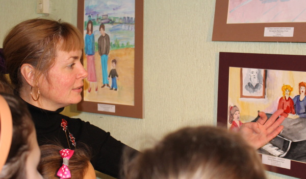 Директор школы искусств Любовь Григорьева. 