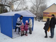 Горожане не могут пройти мимо каши и чая от МЧС.