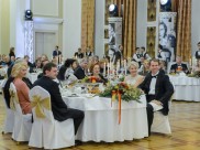 Провели благотворительный аукцион.