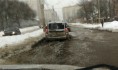 Улицу затопило нечистотами.