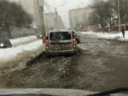Улицу затопило нечистотами.