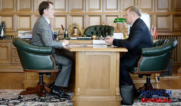 Иван Клейменов (справа) на встречи с врио губернатора Алексеем Гордеевым.