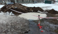 Яма заполнена водой.