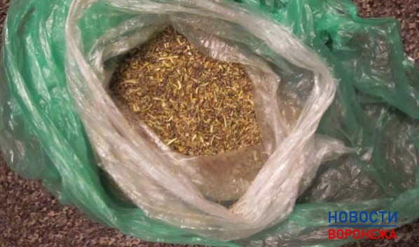 У мужчины нашли марихуаны и коноплю.