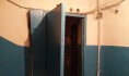 Двери в подвалы и на чердаки не были заперты.