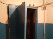 Двери в подвалы и на чердаки не были заперты.