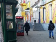 Улицы города очищают от баннеров, портящих фасады зданий.