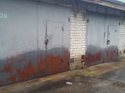 Части легковушки хранили в гараже.