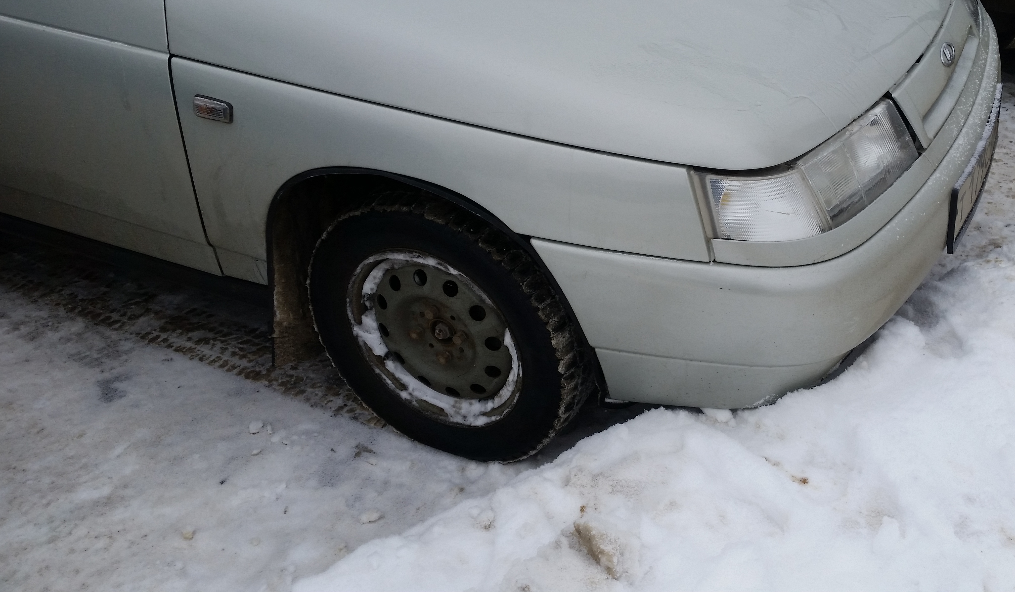 В Воронеже девушка пыталась избить парня, а потом угнала его «ВАЗ-2110»