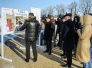 Губернатор посетил новый микрорайон.
