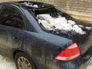 Иномарку разбил лед.